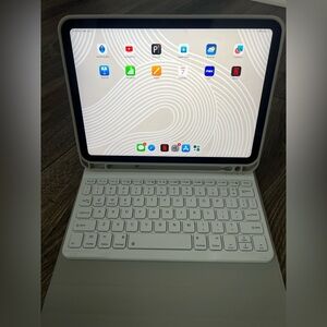 Apple iPad with White/Gray Keyboard Case
